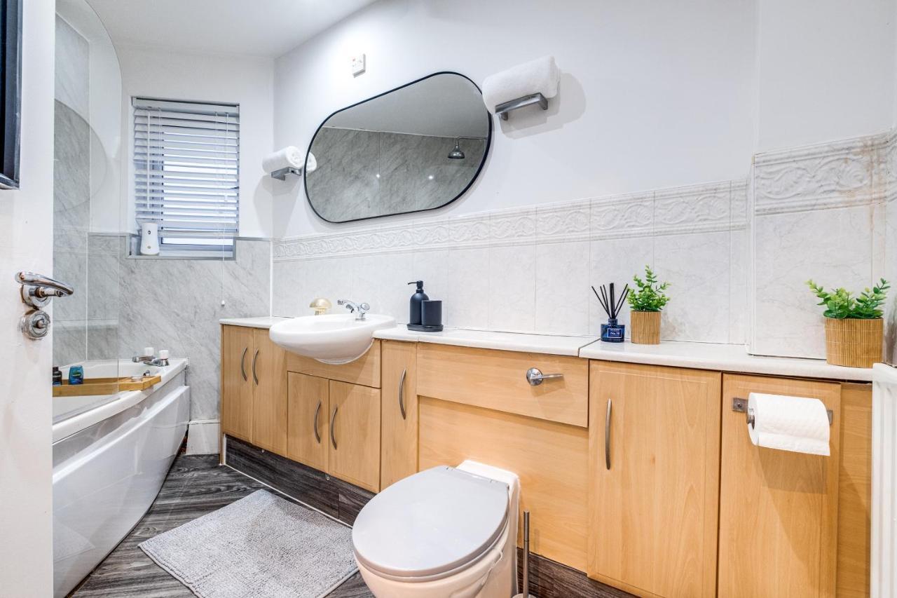 Birmingham, Modern 2 Bedroom, Free Parking Spaces, Free Wi-Fi And Netflix Екстериор снимка