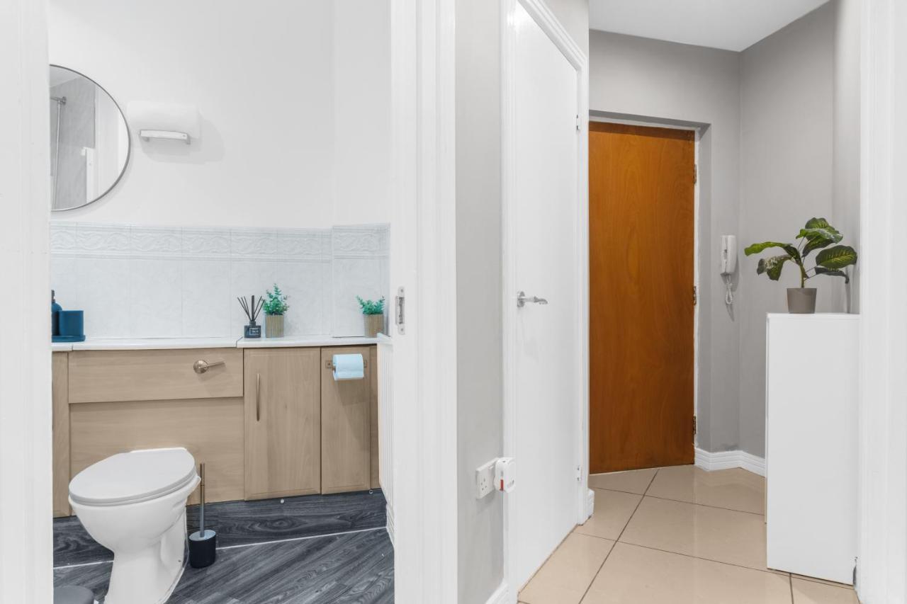 Birmingham, Modern 2 Bedroom, Free Parking Spaces, Free Wi-Fi And Netflix Екстериор снимка